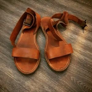 Crisscross Sightseer Sandal